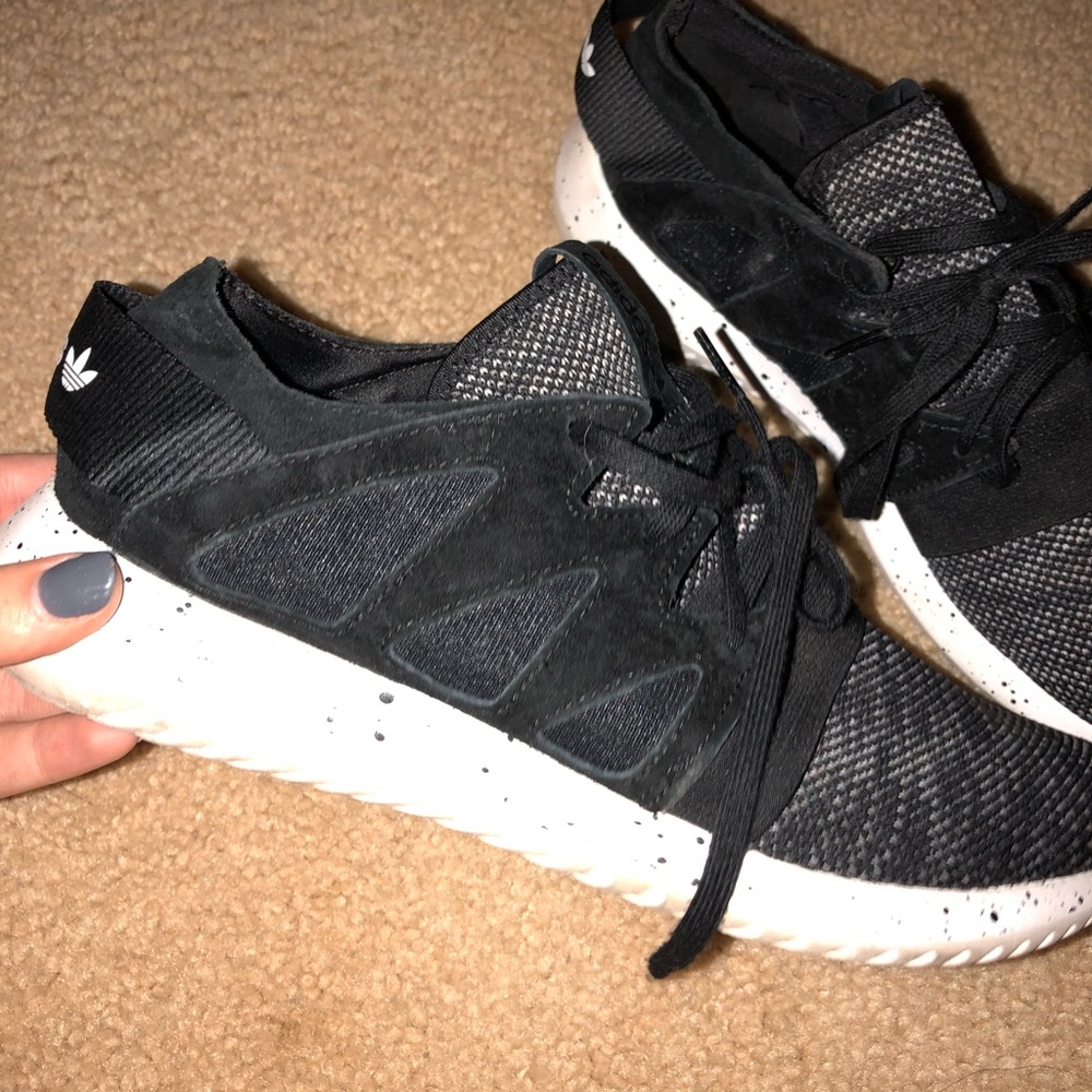 Adidas Tennis shoes!!!👟👟👟